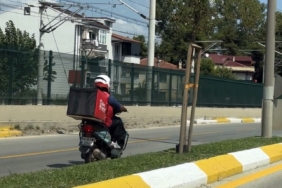 Ters yönde ilerleyen Tıkla Gelsin kuryesi tehlike saçtı