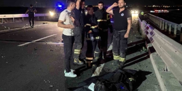 Ters yöne giren motosikletli arabayla kafa kafaya çarpıştı: 1 ölü, 5 yaralı