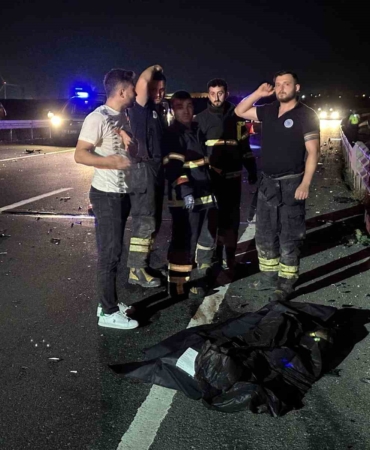 Ters yöne giren motosikletli arabayla kafa kafaya çarpıştı: 1 ölü, 5 yaralı