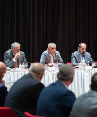 TFF Başkanı Hacıosmanoğlu, Dış İlişkiler Kurulu ile bir araya geldi