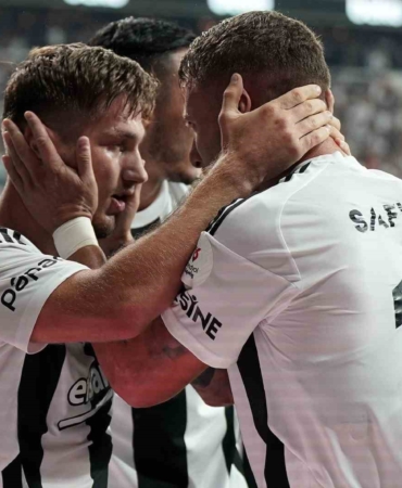 Trendyol Süper Lig: Beşiktaş: 2 - Antalyaspor: 1 (İlk yarı)