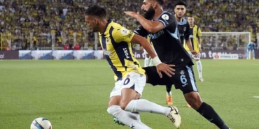 Trendyol Süper Lig: Fenerbahçe: 1 - Adana Demirspor: 0 (İlk yarı)