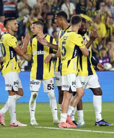 Trendyol Süper Lig: Fenerbahçe: 1 - Alanyaspor: 0 (İlk yarı)