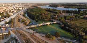 Tunca Nehri’nde kuraklık alarmı: Yolda çökmeler oluştu