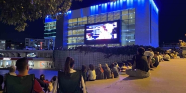 Türkiye-İtalya maçı Zeytinburnu 15 Temmuz Meydanı’nda canlı yayınlandı