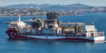 Türkiye’nin sondaj gemisi Abdülhamid Han, Zeytinburnu açıklarında havadan görüntülendi