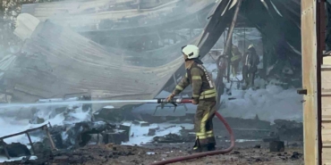 Tuzla’da iş yeri alev alev yandı