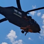 Uçurumdan yuvarlanan off-road tutkunu 2 kişi, yaralı olarak helikopterle kurtarıldı