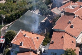 Uludağ’ın eteklerinde 2 ahşap ev alev alev yandı