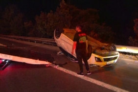 Ümraniye’de şerit değiştirirken başka bir araca çarpan otomobil takla attı: 1 yaralı
