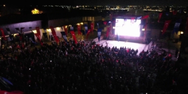Üsküdar’da A Milli Voleybol yarı final maçının heyecanı dev ekranda yaşandı