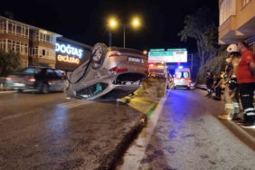 Üsküdar’da kontrolden çıkan otomobilin çarptığı araç takla attı