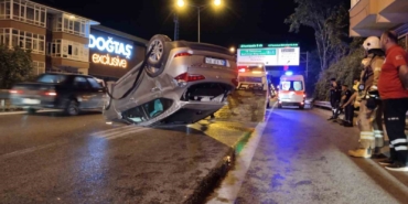Üsküdar’da kontrolden çıkan otomobilin çarptığı araç takla attı