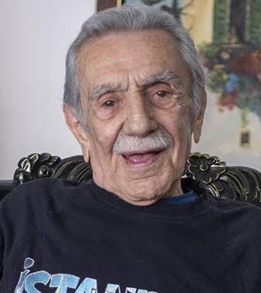 Usta oyuncu Aydemir Akbaş hayatını kaybetti