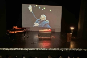 Usta sanatçı Genco Erkal için Harbiye Muhsin Ertuğrul Sahnesi’nde tören düzenlendi