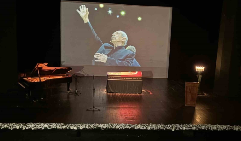 Usta sanatçı Genco Erkal için Harbiye Muhsin Ertuğrul Sahnesi’nde tören düzenlendi