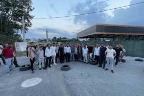 Uyuşturucuya tepki gösteren mahalleli sokağı ulaşıma kapattı