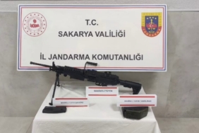 Uzun namlulu makineli tüfeği satmaya çalışırken yakalandı