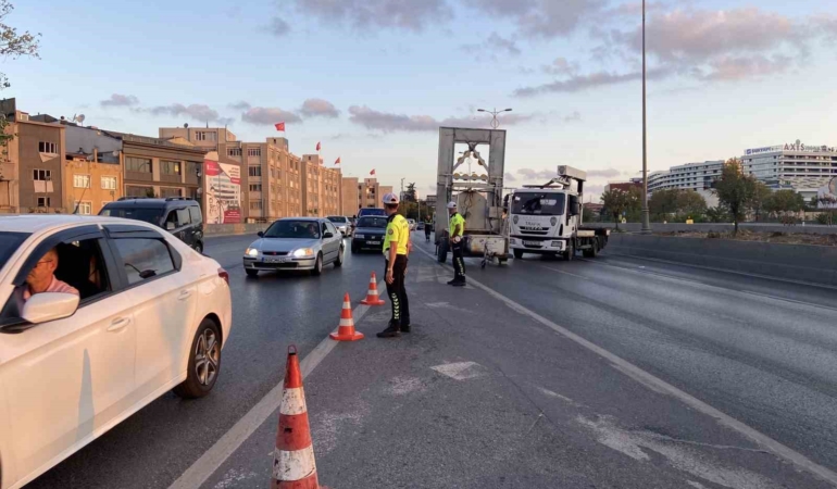 Vatan Caddesi 30 Ağustos provaları nedeniyle trafiğe kapandı