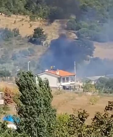 Yalova Mecidiye köyünde 2 noktada yangın: 1 ev alevlere teslim oldu