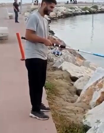 Yalova’da acemi balıkçının oltasına balık yerine martı takıldı