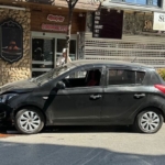 Yalova’da kontrolden çıkan otomobil demir parmaklıklara çarptı