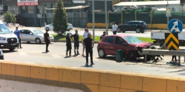 Yalova’da otomobil yol ayrımında bariyere çarptı: 1 yaralı