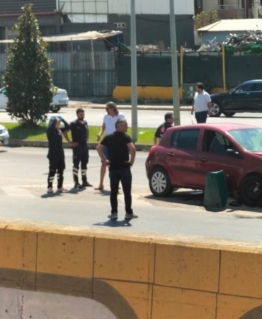 Yalova’da otomobil yol ayrımında bariyere çarptı: 1 yaralı