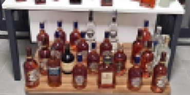 Yalova’da otomobilde 72 şişe sahte alkol ele geçirildi