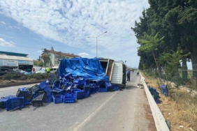 Yalova’da tırla çarpışan kamyonet devrildi: 2 yaralı