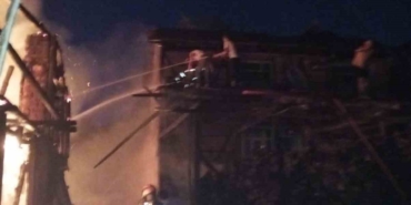 Yangına müdahale eden itfaiye ekiplerine saldırı