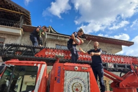 Yangında mahsur kaldılar, itfaiye kurtardı
