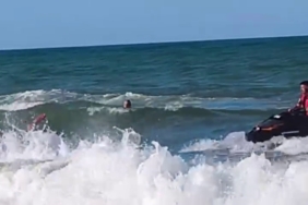 Yasağa rağmen denize giren kişi boğulmaktan son anda kurtarıldı