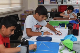 Yaz kurslarında çocuklar eğlenerek öğreniyor