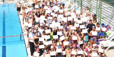 Yenişehir’de 380 çocuk yüzme öğrendi