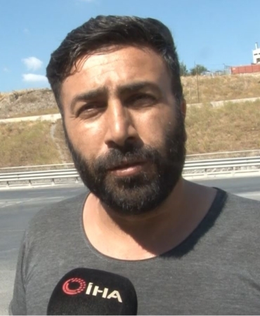 Yola atlayan araca motosiklet çarptı: Motosikletli metrelerce öteye savruldu, o anlar kamerada