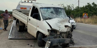 Yola kontrolsüz çıkan tır kamyonete çarptı: 3 yaralı