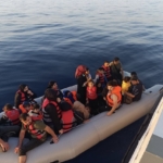 Yunan unsurlarınca ölüme terk edilen 11’i çocuk, 26 kaçak göçmen kurtarıldı