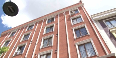 Zeytinburnu’nda 4 katlı binada tahliye tartışması