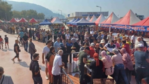 1. Çınarcık Hamsi Festivali’nde 3 ton balık ikram edildi