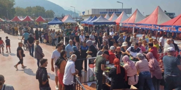 1. Çınarcık Hamsi Festivali’nde 3 ton balık ikram edildi