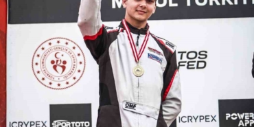 17 yaşındaki Karting Şampiyonu zirveye koşuyor