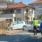 2 otomobil çarpıştı, 4 kişi yaralandı