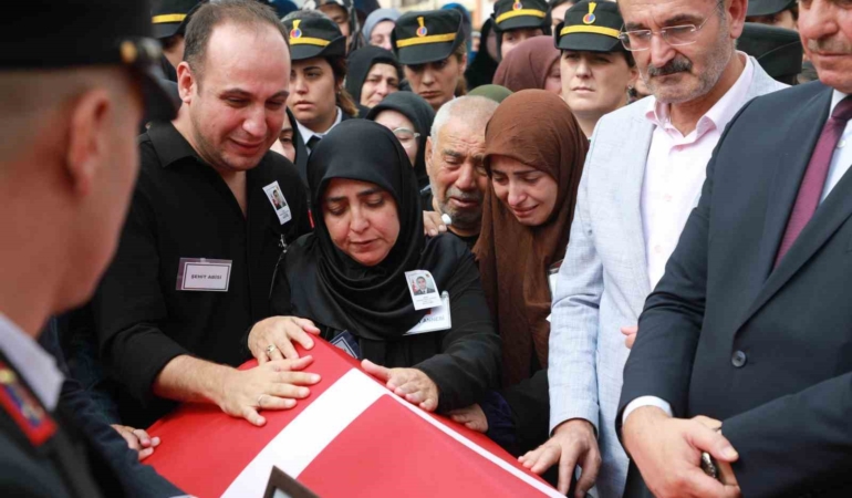 20 gün önce sözlenmişti: Sakaryalı şehit son yolculuğuna uğurlandı