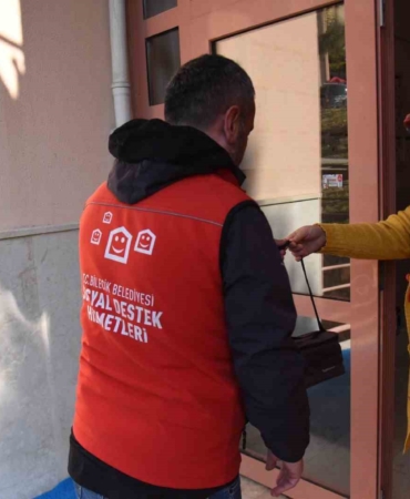 300’e yakın aileye bin liralık kırtasiye yardımı yapıldı