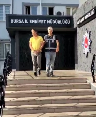 4 yıldır sahte kimlikle, kılık değiştirerek kaçıyordu.. Kıyafet alırken yakalandı