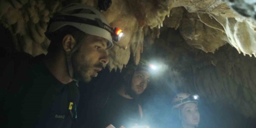5 kilometrelik yatay mağarayı keşfederek belgeselini çektiler