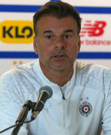 Aleksandar Stanojevic, taraftarın saldırısına uğradı
