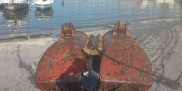 Arnavutköy sahili açıklarında içerisinde patlayıcı olan demir parçası bulundu
