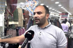 Arnavutköy’de mağaza önünde sergilenen ürünleri önce beğendi, sonra çaldı